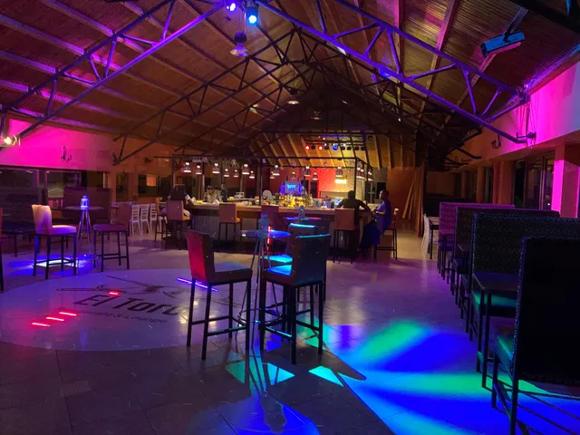 El Toro Restaurant & Lounge