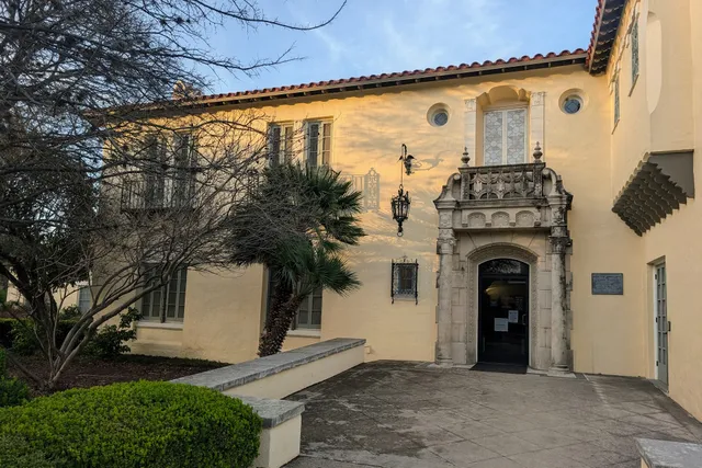 Landa Branch Library