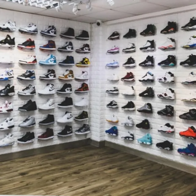 Barquero's Shoe Store