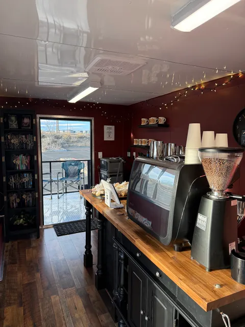 Eliza's Lattes & Literature