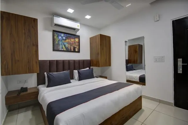 Hotel Shine inn Couple Friendly . Rohini west metro station. Near Rajiv Gandhi Hospital. Best hotel rohini