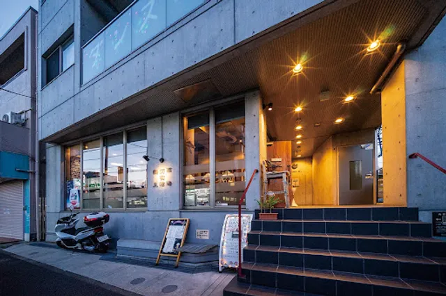 鶴見葡萄酒酒場