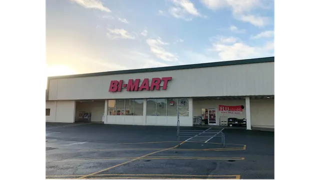 Bi-Mart Membership Discount Stores
