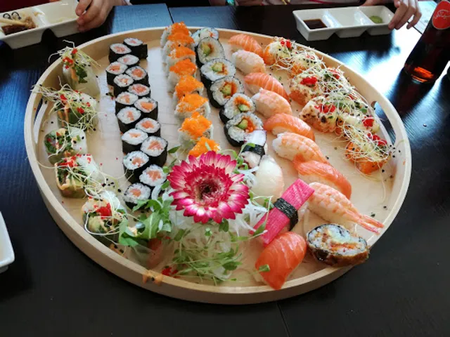 QQ Sushi Lounge