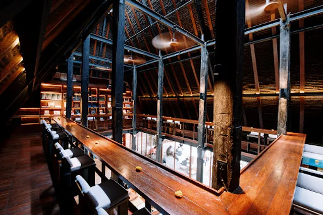 EARTH ISLAND SURF SHOP