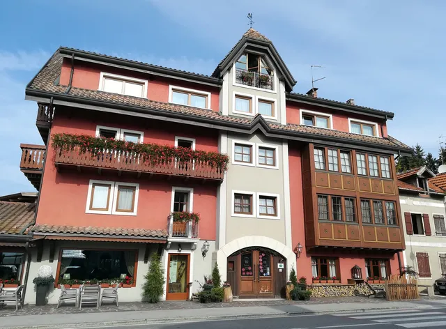 Old Station Mountain Elegance