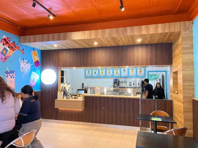 Fruta Fiesta Tea and juice bar