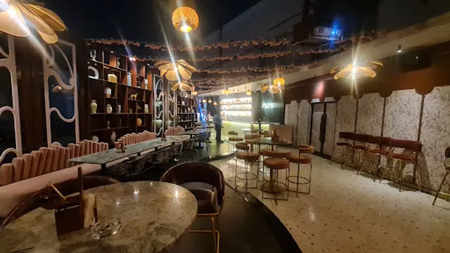 Plink- Cocktails, Cuisines, Cabaret