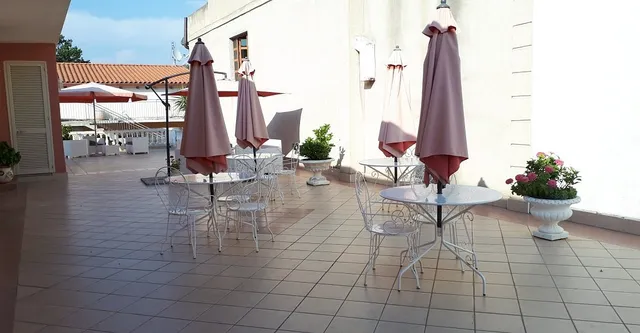 Isca Guitar Bed and Charming