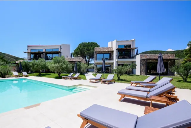 Elies Aesthetic Living