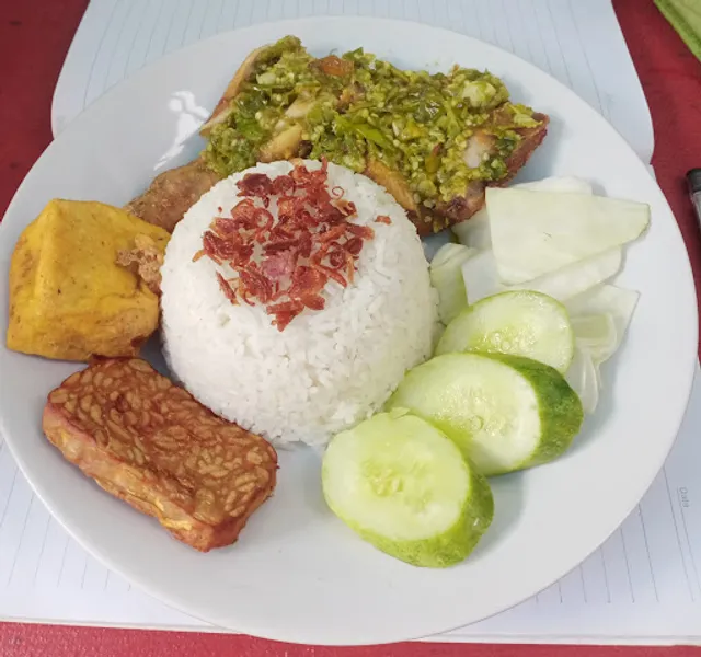 Ayam Penyet Sambal ijo Mama Arya