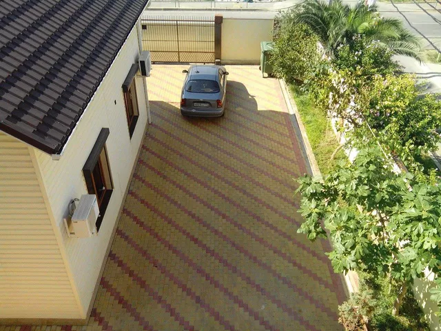 Guest House on Trostnikovaya Street