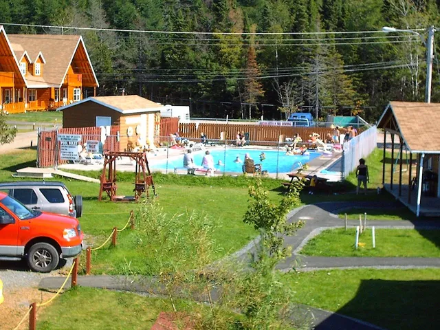 Pinetree Lodge & Cabins