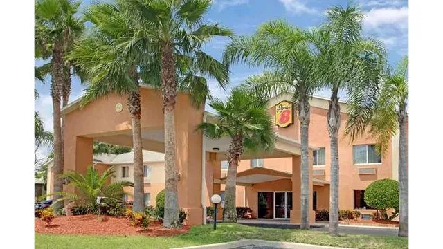Super 8 by Wyndham Daytona Beach
