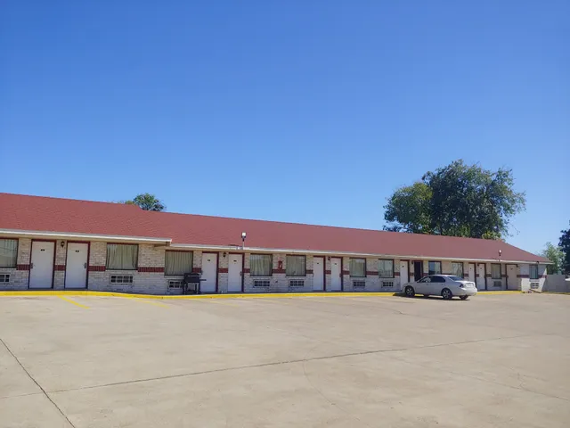 BROOKS CITY EXECUTIVE INN