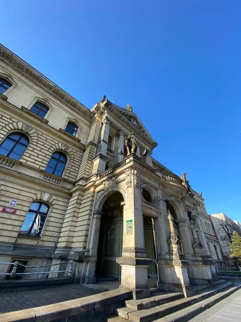 Aleja Niepodległości 36