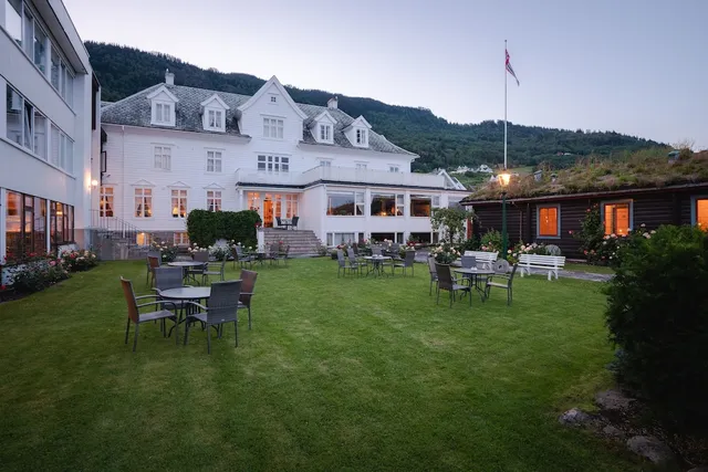 Leikanger Fjord Hotel