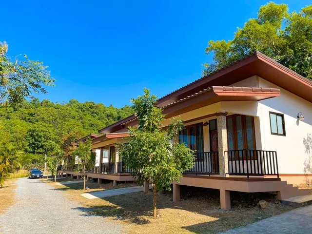 บ้านสวนทิพย์ รีสอร์ท สัตหีบ