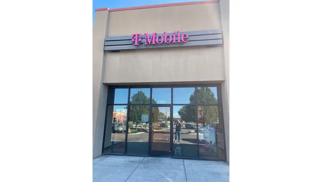 T-Mobile Authorized Retailer