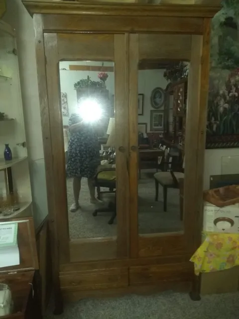 Uniques Furniture & Collectibles