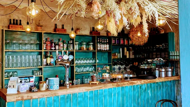 Curious Cafe & Bistro