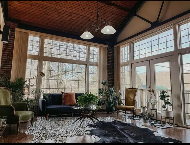 Onyx Salon and Barber Company