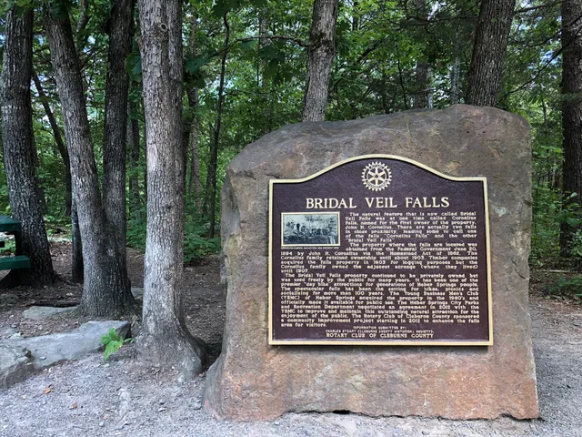 Bridal Veil Falls Parking Lot