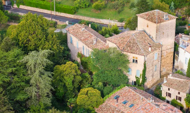 Château D'uzer Chambre-Table D'hôtes De Caractère Privatisation Événements Séminaires Shooting. Réservez En Direct Par Tel !