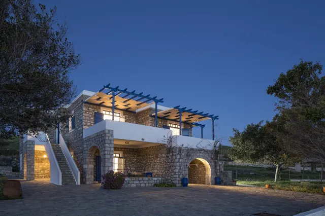 SCHINOUSSA GUESTHOUSE