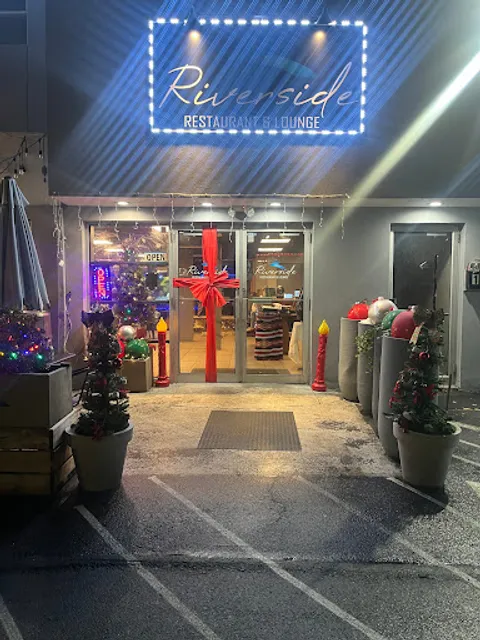 Riverside Restaurant & Lounge