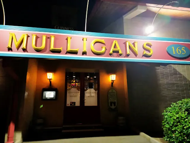 Mulligans Irish Pub & Restaurant