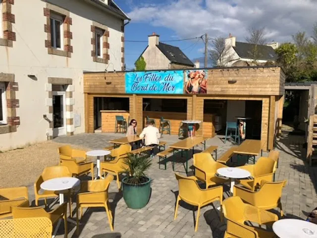 Les Filles du Bord de Mer