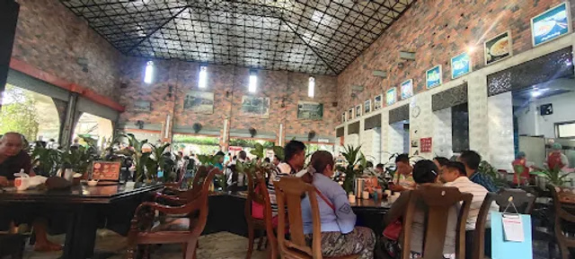 May Myo Moe Tea Shop