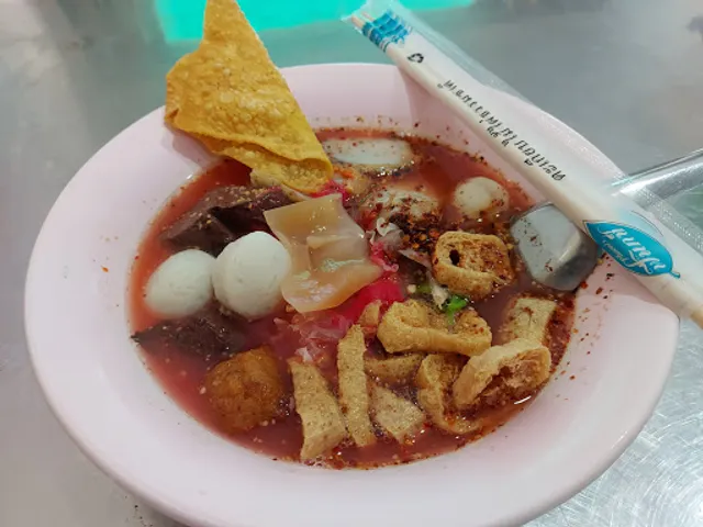 Nakhon Thong Pork Noodles Yentafo