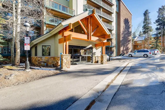 Trails End Condominiums by Ski Country Resorts