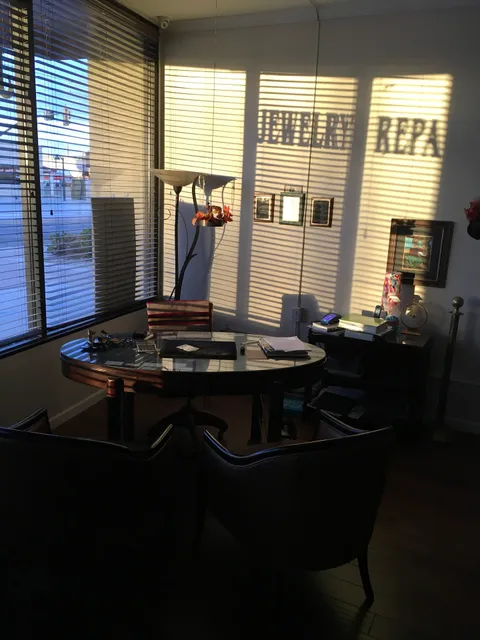 Muralts Custom Jewelers