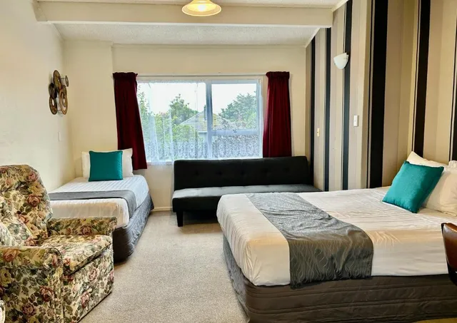 Parkside Motel and Apartments