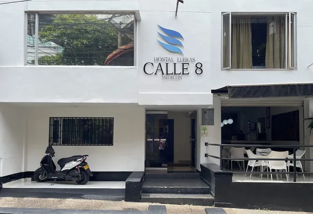 Hostal Lleras calle 8