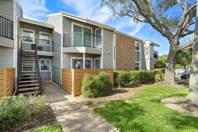 Apollo Palms Apartments