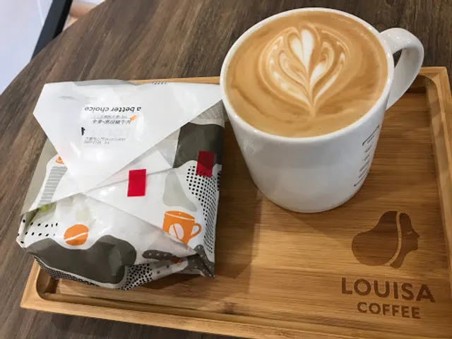 Louisa Coffee 路易莎咖啡(大墩向心門市)