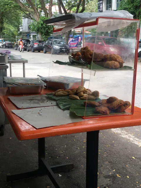 kedai mamak tepi petronas