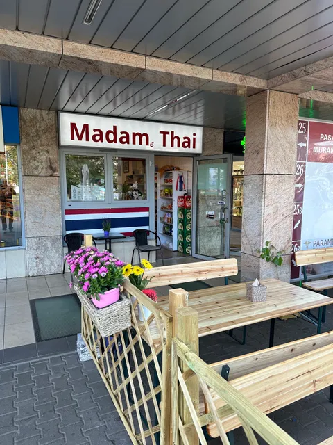 MADAMe Thai Restaurant Street Food
