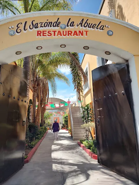 El Sazón de la Abuela