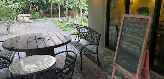 Arbusto italian house & thai kitchen