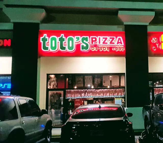Toto's Pizza • Grand Plaza