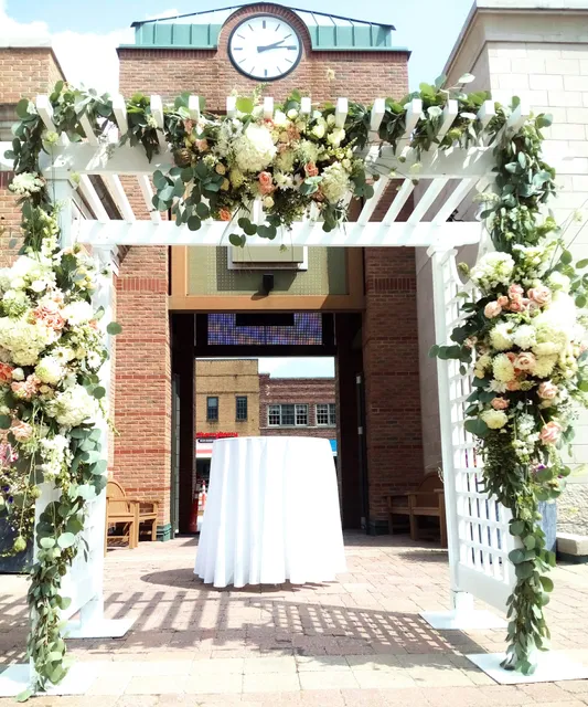 Hannah's Flowers & Floral Preservation