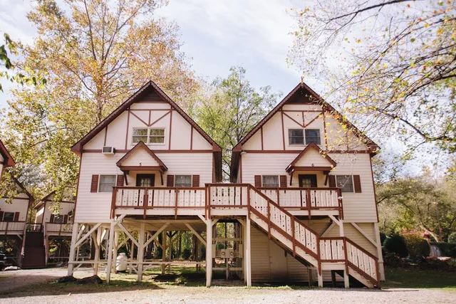 The Riverbend Hotel And Cabins