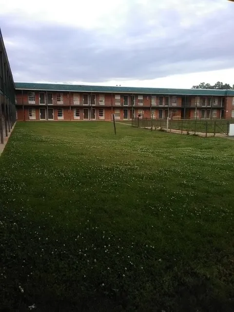 Caroline Inn & Suites