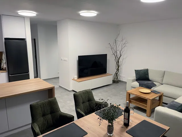 Ubytovanie v apartmáne NAVIA Rajecké Teplice obklopený nádhernou prírodou a spa