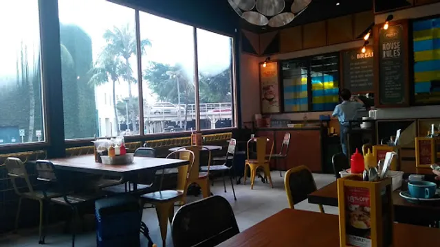 The People's Cafe WTC 6